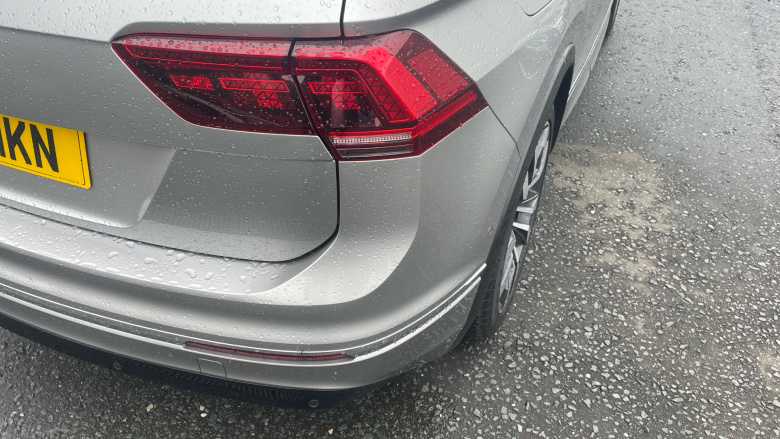 Volkswagen Tiguan 2.0 TDi 150 R-Line 5dr DSG Diesel Estate